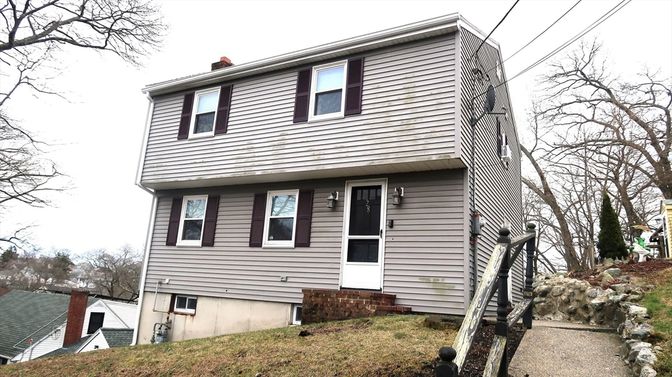 Exterior, Facade, Raised Ranch