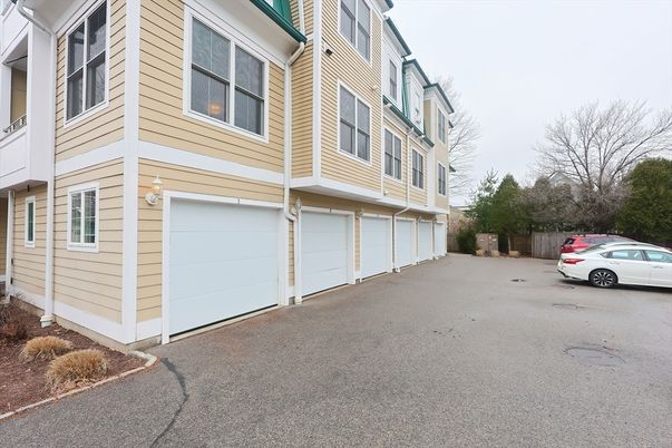 Attached, Exterior, Facade, None