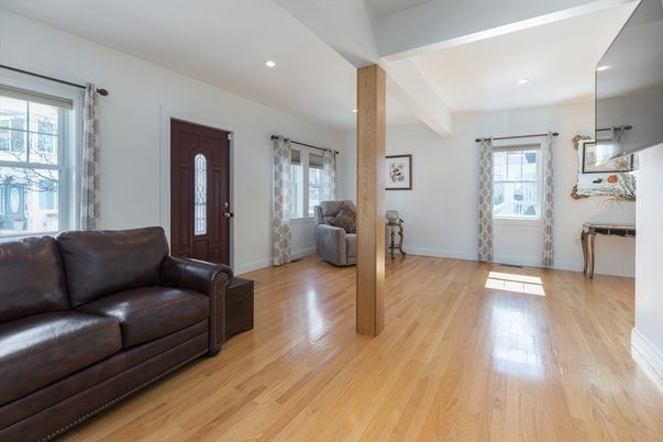 Interior, Pendant Lights, Recessed Lighting, Wood Texture Flooring