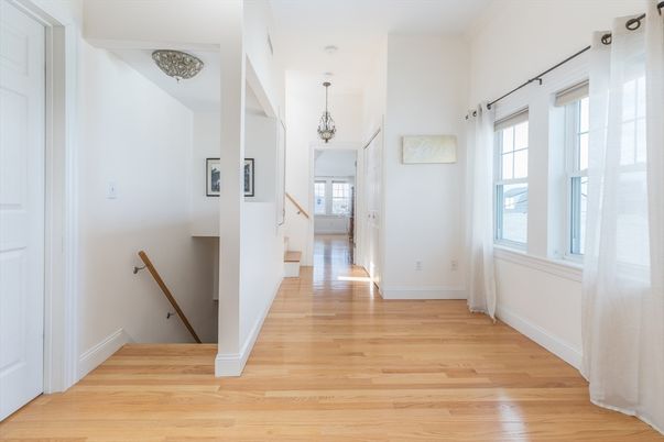 Interior, Pendant Lights, Wood Texture Flooring