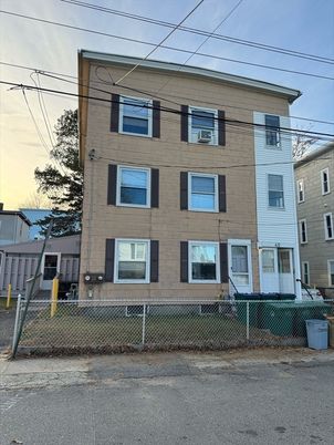 Exterior, Facade, Rowhouse