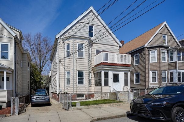 Exterior, Facade, Queen Anne Victorian