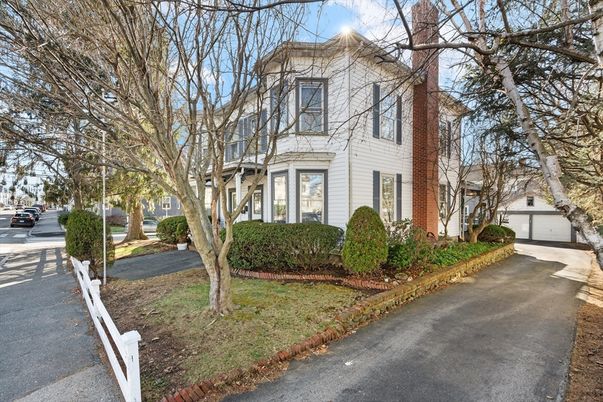 Exterior, Facade, Brick Facade, American Foursquare