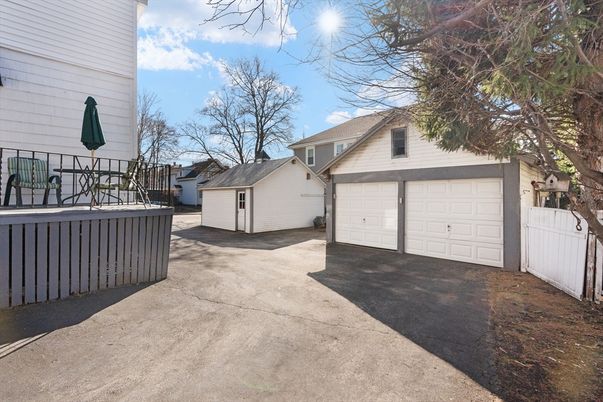 Detached Garage, Exterior