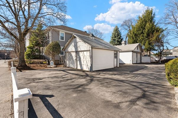 Detached Garage, Exterior