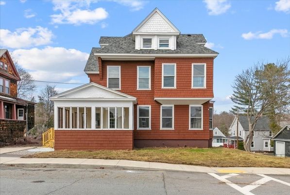 Exterior, Facade, American Foursquare