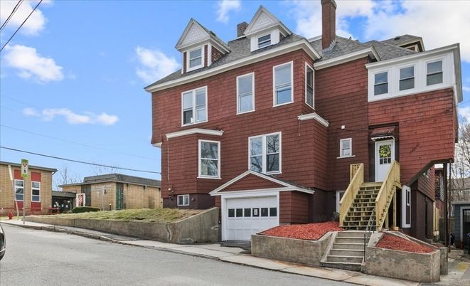 Attached, Exterior, Facade, Rowhouse