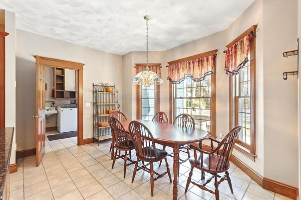 Chandelier, Dining room, Interior, Pendant Lights