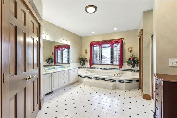 Bathroom, Interior, Recessed Lighting