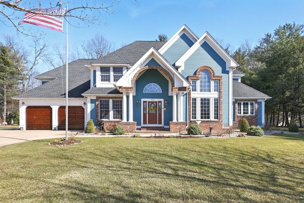 Attached, Exterior, Facade, Farmhouse