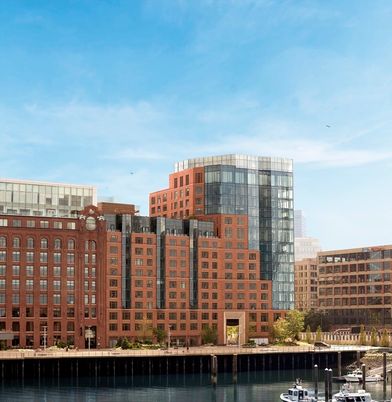 Exterior, Facade, Lake, Highrise