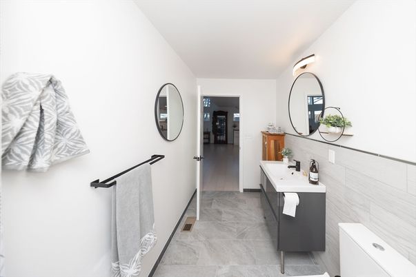 Bathroom, Dual Sink Vanities, Interior