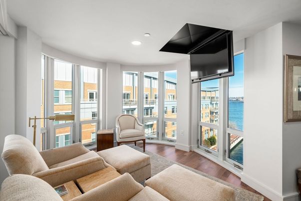 Interior, Living room, Recessed Lighting, Water, Wood Texture Flooring