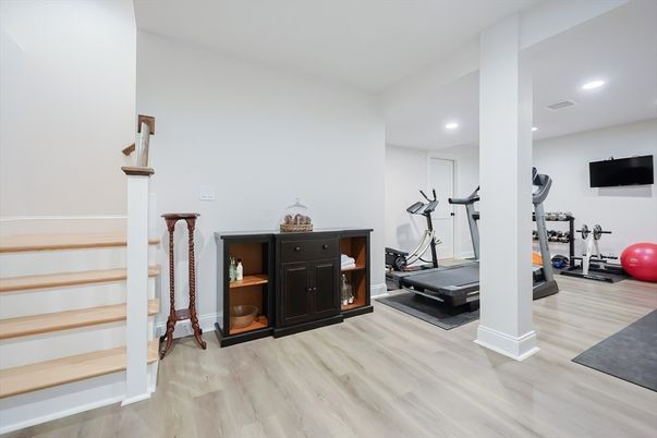 Fitness Equipment, Interior, Recessed Lighting, Wood Texture Flooring