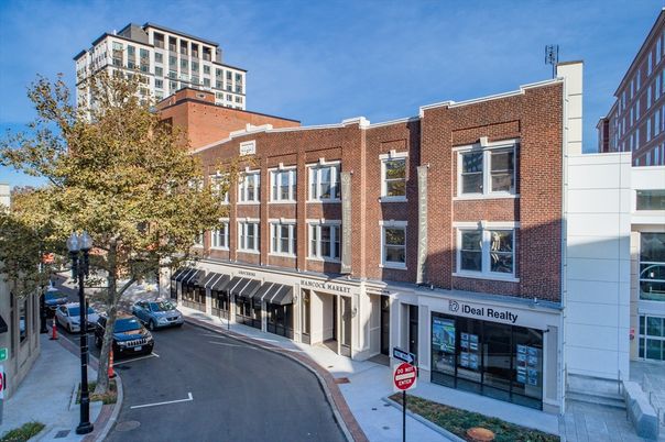 Exterior, Facade, Brick Facade, Rowhouse