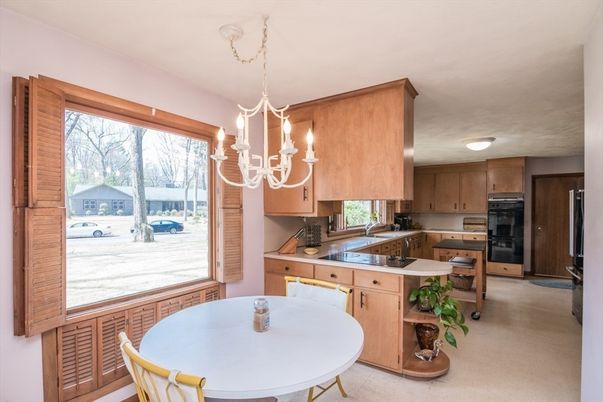Chandelier, Dining room, Interior, Kitchen