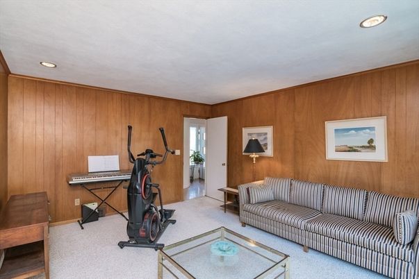 Fitness Equipment, Interior, Living room, Recessed Lighting, Wooden Walls