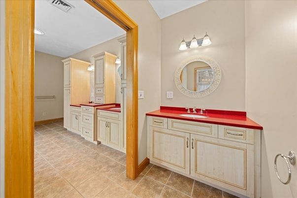 Bathroom, Dual Sink Vanities, Interior, Recessed Lighting