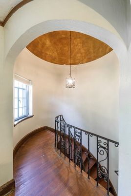 Interior, Pendant Lights, Wood Texture Flooring