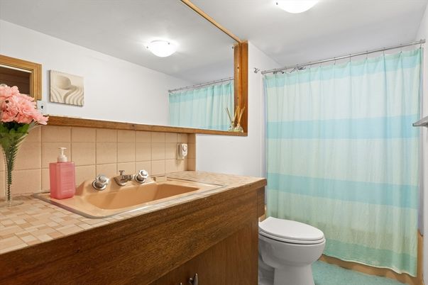 Bathroom, Interior, Tile Countertops