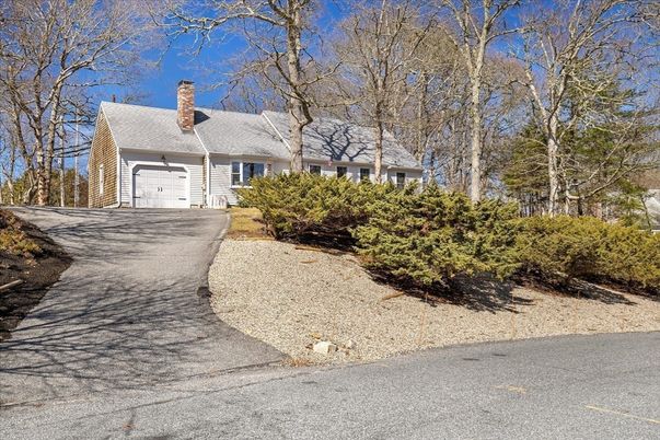 Attached, Exterior, Facade, Cape Cod