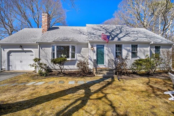 Attached, Exterior, Facade, Cape Cod