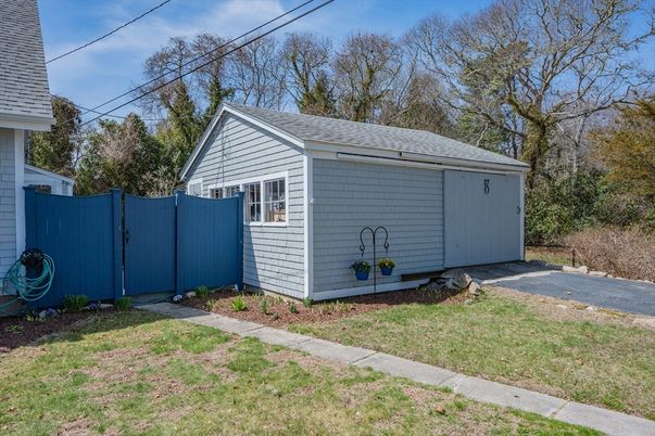 Detached Garage, Exterior