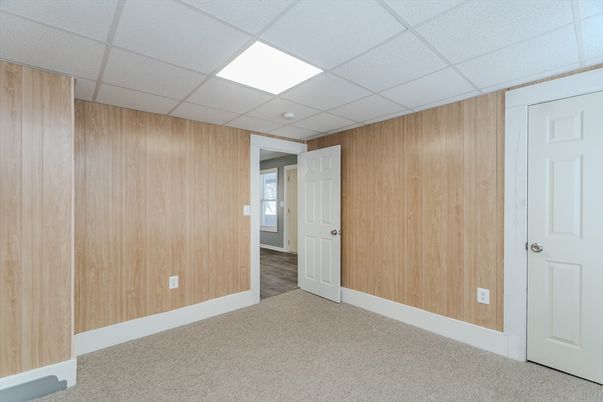 Empty room, Interior, Recessed Lighting, Wooden Walls