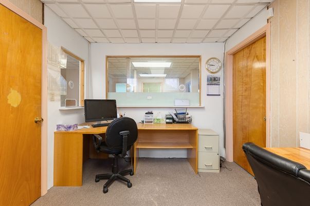 Home Office, Interior