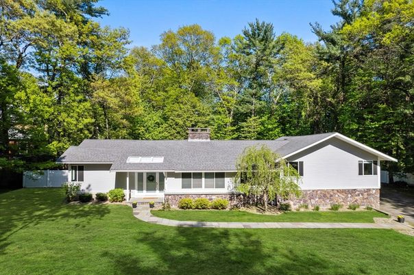 Backyard, Exterior, Facade, Ranch