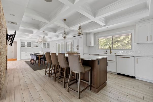Chandelier, Dining room, Interior, Kitchen, Pendant Lights, Recessed Lighting, Wood Texture Flooring