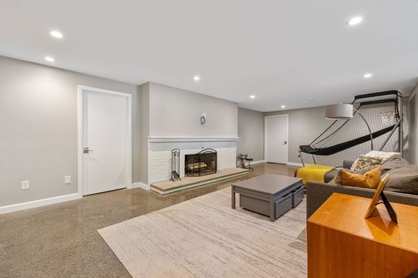 Fireplace, Interior, Living room, Piano, Recessed Lighting