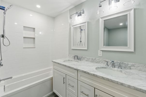 Bathroom, Dual Sink Vanities, Interior, Recessed Lighting