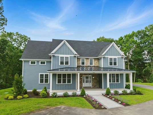 Exterior, Facade, Farmhouse