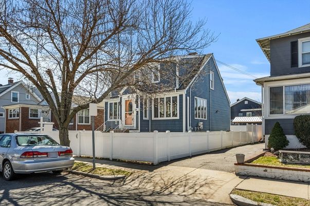 Exterior, Facade, Cape Cod