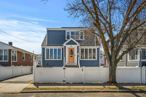Exterior, Facade, Cape Cod