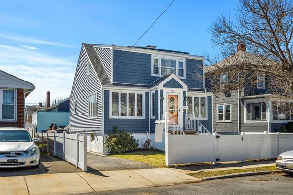 Exterior, Facade, Cape Cod
