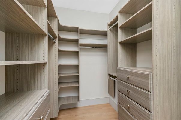 Interior, Walk-in Closets, Wood Texture Flooring