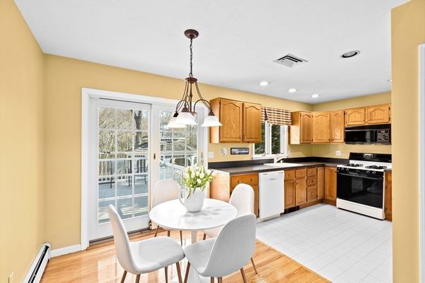Dining room, Interior, Kitchen, Pendant Lights, Recessed Lighting, Wood Texture Flooring