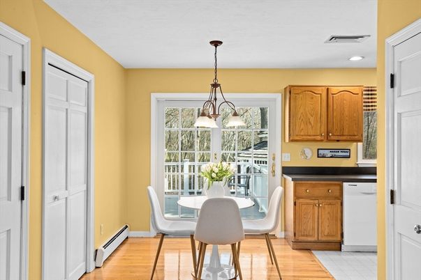 Dining room, Interior, Kitchen, Pendant Lights, Recessed Lighting, Wood Texture Flooring