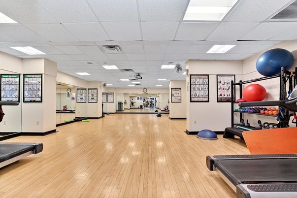 Fitness Equipment, Interior, Recessed Lighting, Wood Texture Flooring