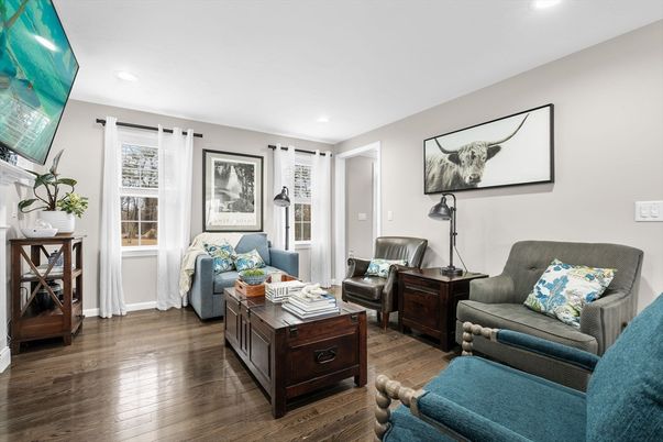 Interior, Living room, Recessed Lighting, Wood Texture Flooring