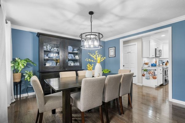 Dining room, Interior, Kitchen, Pendant Lights, Recessed Lighting, Wood Texture Flooring