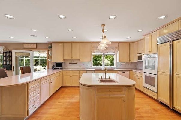 Chandelier, Dining room, Interior, Kitchen, Pendant Lights, Recessed Lighting, Stainless Steel Appliances, Wood Texture Flooring