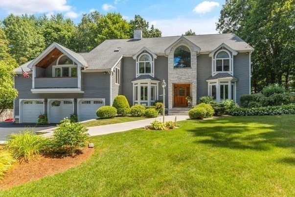 Attached, Exterior, Facade, Raised Ranch