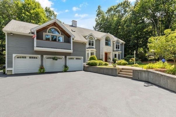 Attached, Exterior, Facade, Raised Ranch