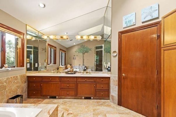 Bathroom, Dual Sink Vanities, Interior, Recessed Lighting