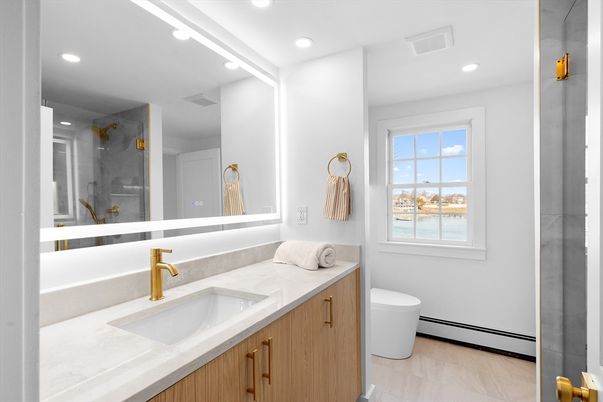 Bathroom, Dual Sink Vanities, Interior, Recessed Lighting