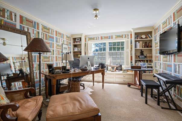 Home Office, Interior