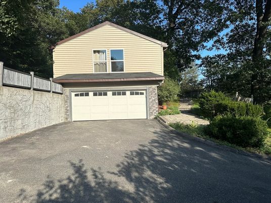 Attached, Exterior, Facade, Farmhouse